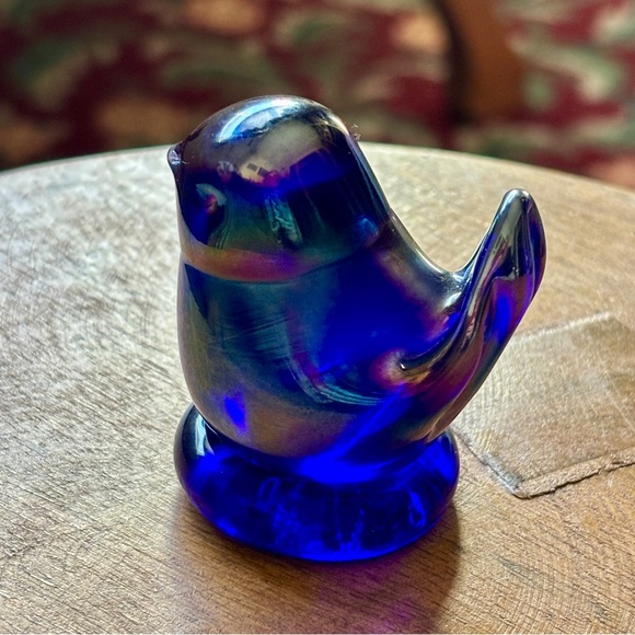 Leo Ward “Bluebird of Happiness” Iridescent Blue Glass Figurine signed & dated - Picture 4 of 14